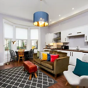  Apartment Lovely Abode In - Sleeps 4 - Ground Floor