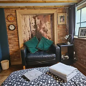 https://city-centre-stylish-hideaway.exeterhotels.net