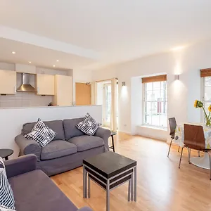 https://the-edmonstones-close-residence.edinburghhotelsuk.org